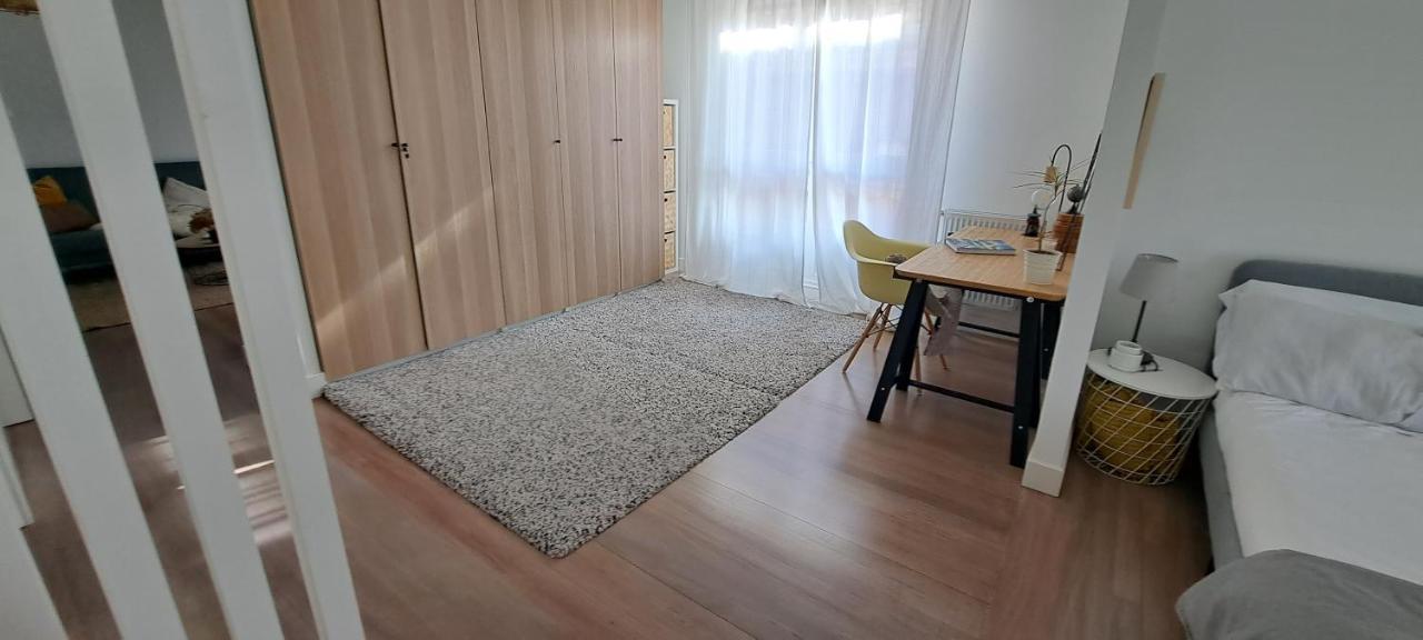 Apartamento Con Suite, Zona De Trabajo Y Yoga Wifi Y Garaje كاسترو أورديالس المظهر الخارجي الصورة